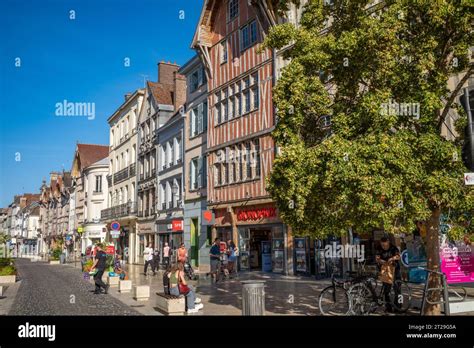 shops in troyes france.